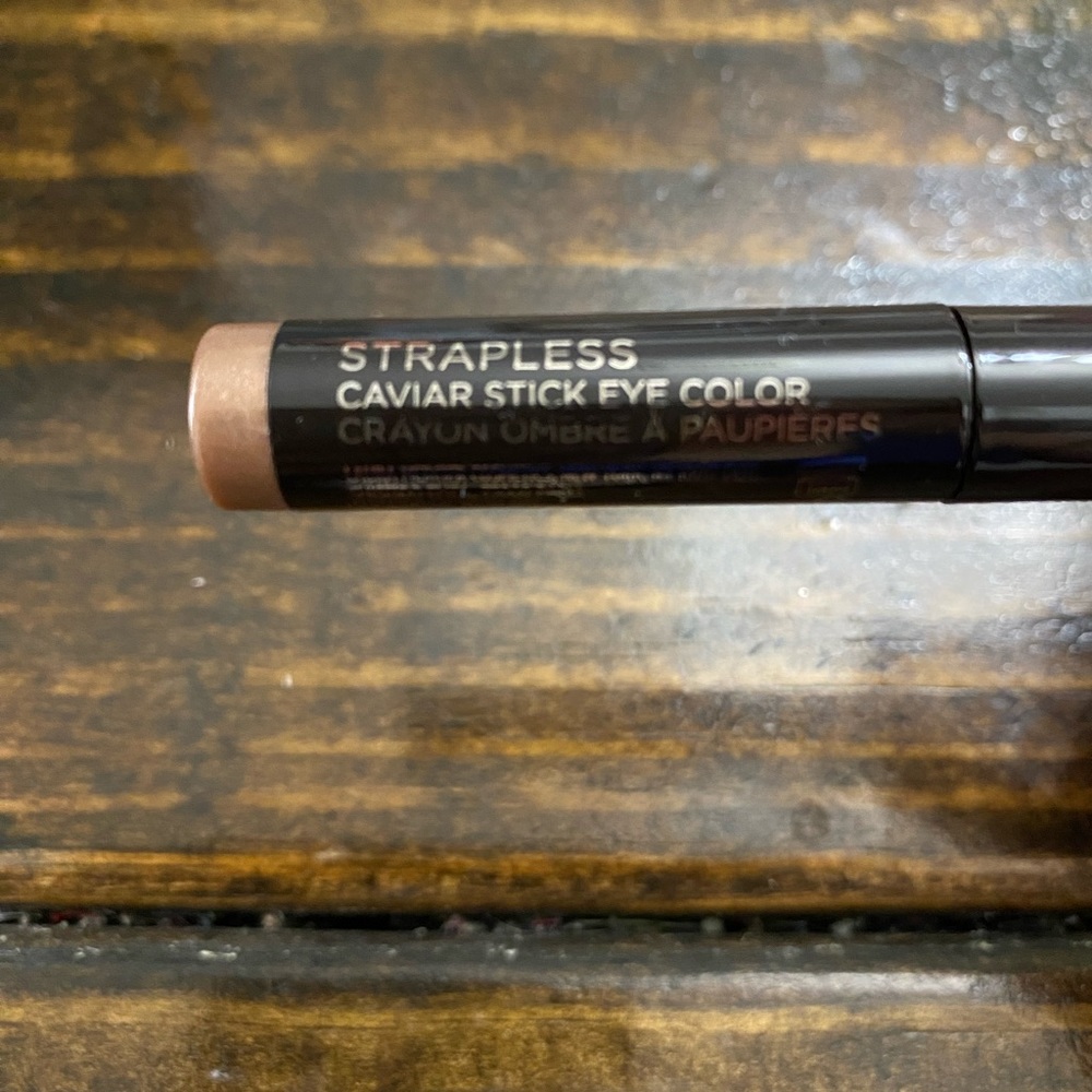 Laura Mercier translucent loose setting powder and eye color - Picture 3 of 4